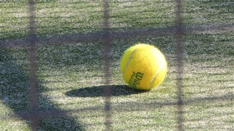 ball mit unterschnitt tennis|Ball mit Unterschnitt (Tennis) Kreuzworträtsel .